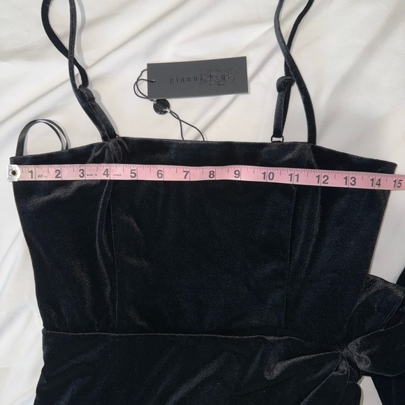 NWT-Gianni Bini Selena Wrap Square Neck Sleeveless velvet black dress -size 4 - Picture 4 of 9